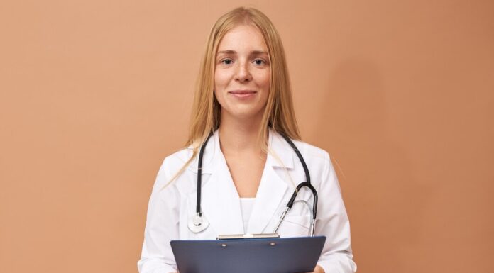 Оформление ЛМК, санитарных книжек и профосмотров: кто прибегает к этим услугам