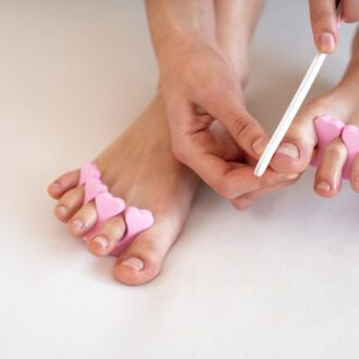 Искусство ухоженных ног: педикюр как ключ к здоровью и красоте