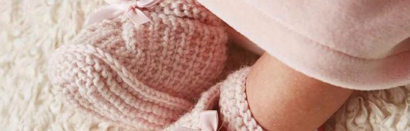 Пинетки спицами сапожки с описаниями и видео МК для начинающих