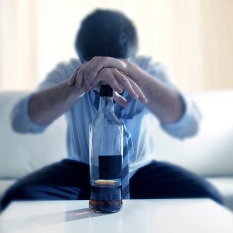 Как вывести алкоголика из запоя?