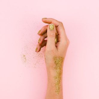 Волшебные блестки для ногтей: мерцающий гламур и бесконечные варианты дизайна