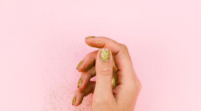 Волшебные блестки для ногтей: мерцающий гламур и бесконечные варианты дизайна