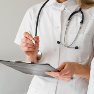 Частная семейная клиника: качественная медицинская помощь для всей семьи https://ru.freepik.com/free-photo/close-up-doctor-with-stethoscope_7572601.htm#fromView=search&page=1&position=2&uuid=9759c1a5-d37e-4dc4-a1c8-0d0ce935437b