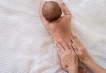 Грудничковый массаж на дому: польза, техника и рекомендации