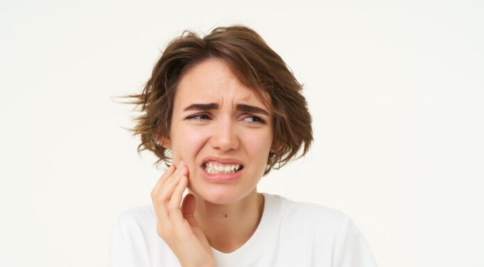 Болят все зубы — что делать?