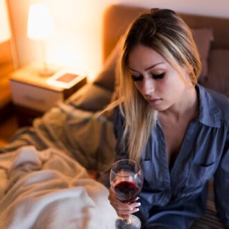Лечение алкоголизма у женщин: почему надо скорее вылезти из зависимости