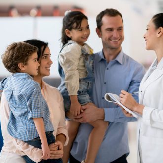 Семейный врач: как он лечит детей и взрослых