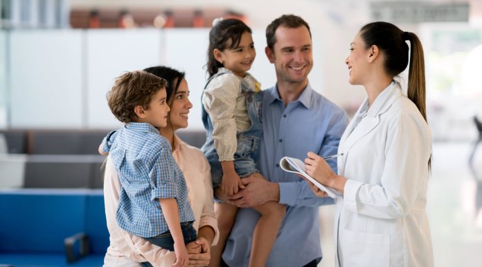 Семейный врач: как он лечит детей и взрослых