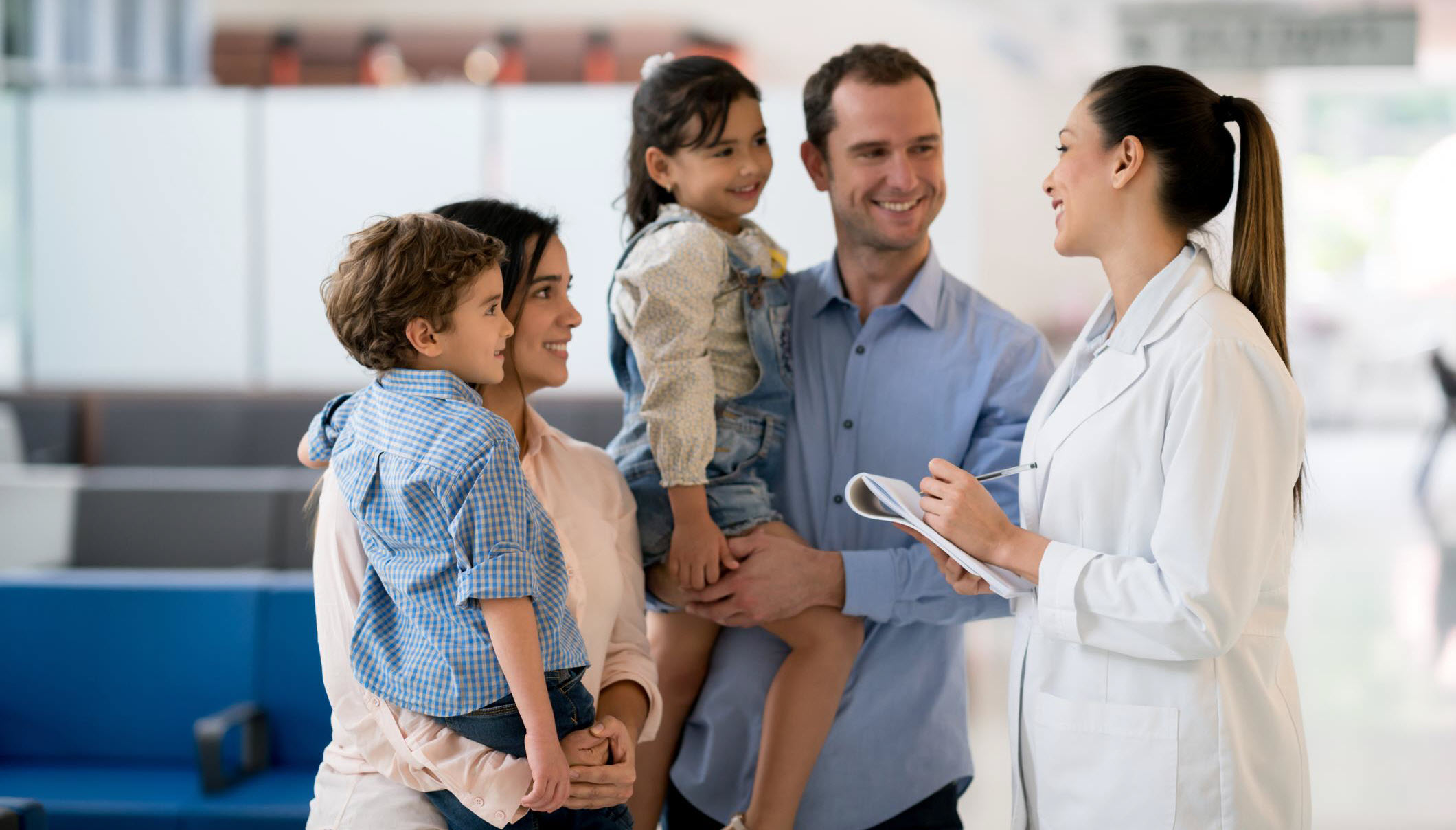 Семейный врач: как он лечит детей и взрослых