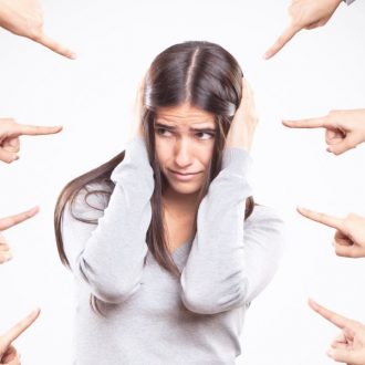 Как правильно реагировать на критику: советы психологов