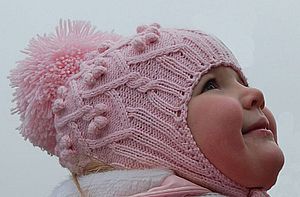 Шапки для девочки спицами с описанием, схемы: детские зимние, с ушками, шлем, капор