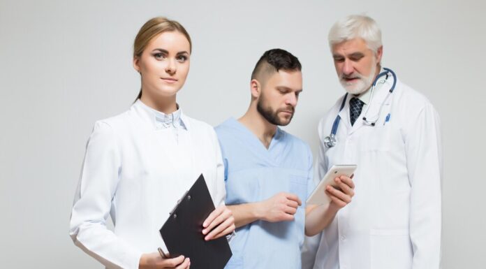 Роль компетенции: профессиональные и компетентные врачи и медперсонал