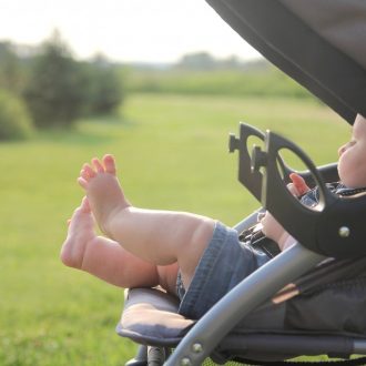 Готовимся к появлению и росту малыша: как выбрать коляску и стульчик для кормления