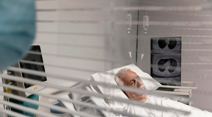 Аппараты ИВЛ: Технологии, Применение и Значение в Медицине https://ru.freepik.com/free-photo/doctor-looking-at-a-patient-through-a-window_15477642.htm#fromView=search&page=1&position=6&uuid=8f87d31d-dffc-4e38-850d-49c6dfc2c4ca