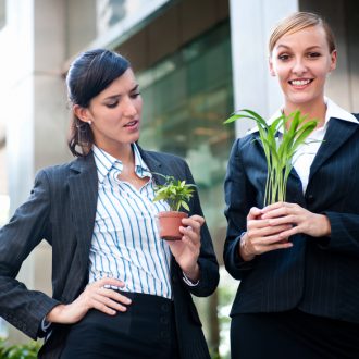 Как определить, что вам завидуют, и как решить эту проблему?