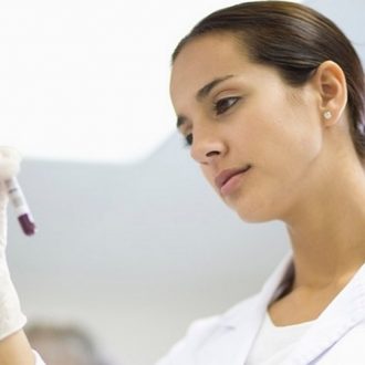 Какие симптомы указывают на низкий прогестерон у женщин и как повысить его показатель?