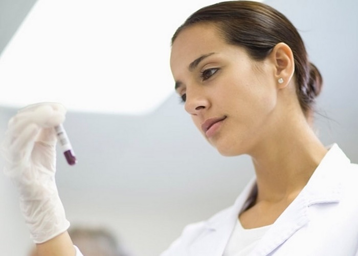 Какие симптомы указывают на низкий прогестерон у женщин и как повысить его показатель?