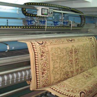 Почему ковер лучше моют в химчистке?