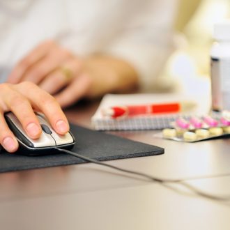 Заказ лекарств онлайн: все плюсы и недостатки