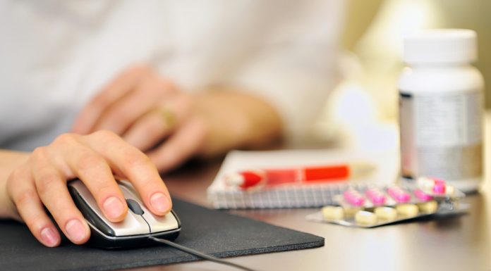 Заказ лекарств онлайн: все плюсы и недостатки