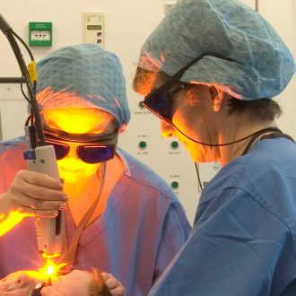 Лазерное оборудование в медицине: области применения и преимущества.