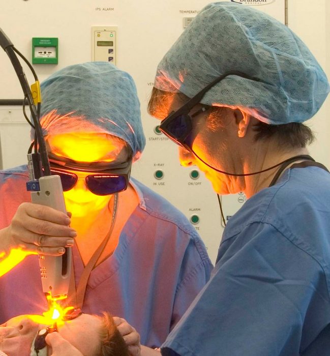 Лазерное оборудование в медицине: области применения и преимущества.