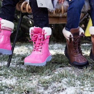 Выбираем детскую зимнюю обувь: основные правила и секреты