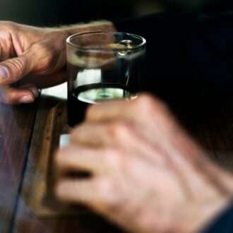 Вывод из запоя в стационаре: эффективная помощь при алкогольной зависимости