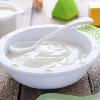 Как правильно вводить творог в прикорм ребенку?