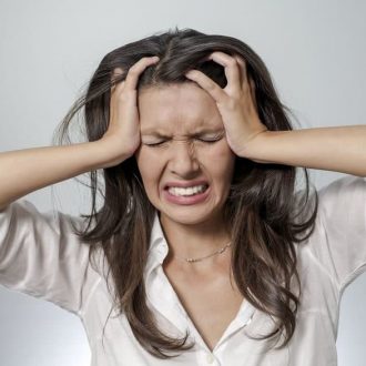 Как перестать нервничать по любому поводу: советы психологов