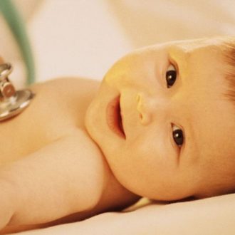 Что делать, если грудничка мучает кашель без температуры?