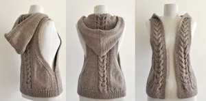 Инструкции для начинающих как связать жилетку спицами; выбор узора и расчет петель, простые модели безрукавок
