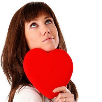 Как определить, что девушка любит тебя: характерные признаки в поведении