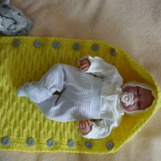 Вязаный конверт для новорожденного на выписку своими руками: схема и описание