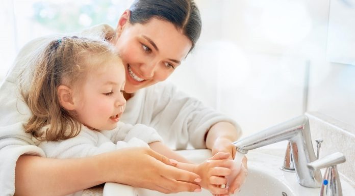 Влажные салфетки для детей: выбор между качеством и безопасностью