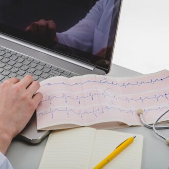 Зачем нужно делать ЭКГ ребенку: основные показания