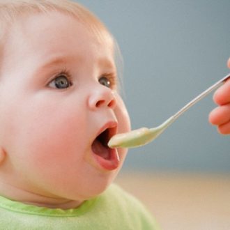 Питание ребенка-искусственника в 7 месяцев: кормим правильно и вкусно