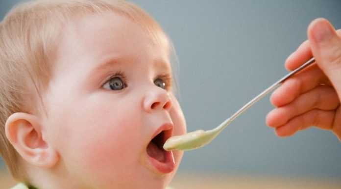 Питание ребенка-искусственника в 7 месяцев: кормим правильно и вкусно