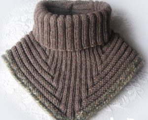 Манишка спицами для начинающих: женские, мужские, детские — описания и схемы, видео-уроки