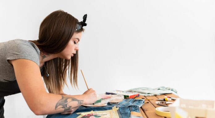 Преображаем старую одежду: всё о красках для ткани