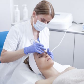 Куда пойти учиться на косметолога или массажиста?