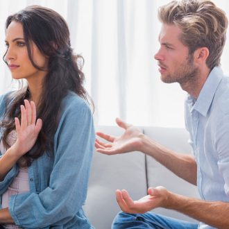 15 фраз, которые помогут завершить любой неприятный разговор