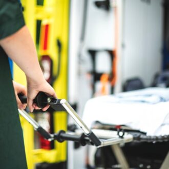 Как вызвать скорую с мобильного телефона: учим цифры безопасности