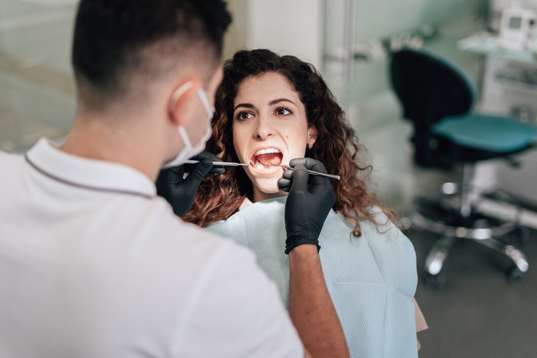 https://ru.freepik.com/free-photo/patient-at-dentist-office-having-a-check-up_6090526.htm#fromView=search&page=1&position=1&uuid=24931629-cc11-4c04-924a-d6aced774124