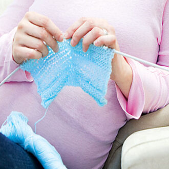 Почему беременным нельзя вязать? Можно или нет — суеверия и реальность