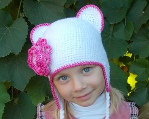 Тёплая шапка крючком для девочки: вязание зимних головных уборов и комплектов, осенние и весенние модели