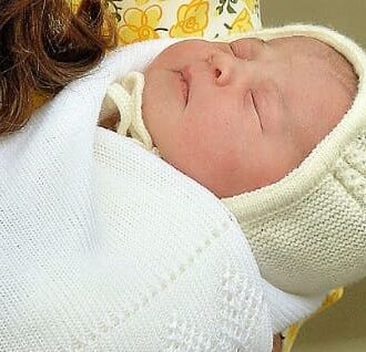 Шапочка для новорожденного спицами — 16 моделей со схемами и описанием