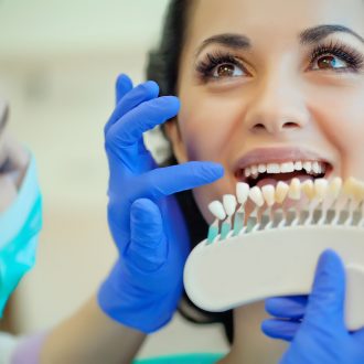 Какие коронки для зубов выбрать?