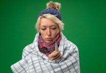 Ангина и боли в горле: понимание симптомов и лечение https://ru.freepik.com/free-photo/sick-unhealthy-woman-with-short-hair-in-warm-scarf-and-hat-feeling-unwell-wrapped-in-blanket-holding-thermometer-standing-over-green-background_12203597.htm#fromView=search&page=1&position=3&uuid=0890d29a-6242-443b-b5e2-17a5b28c6692