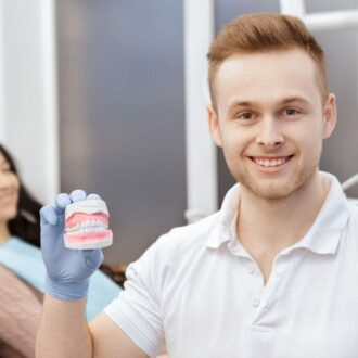 Имплантация зубов в Грузии: как выбрать качественную клинику?